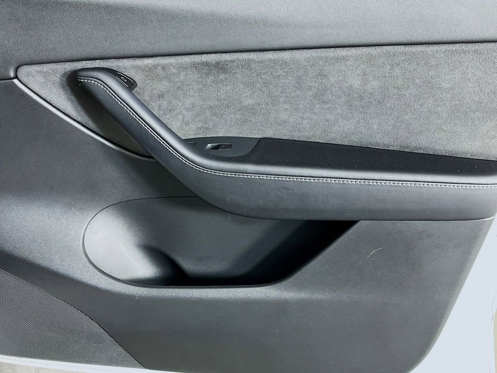Used 2021 Tesla Model Y Long Range image 33