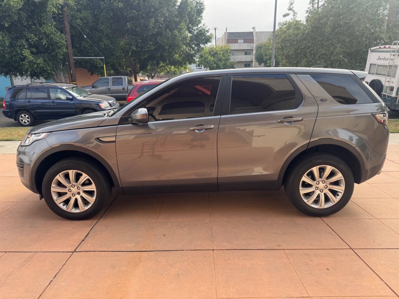 Used 2017 Land Rover Discovery Sport SE AWD/4WD image 6