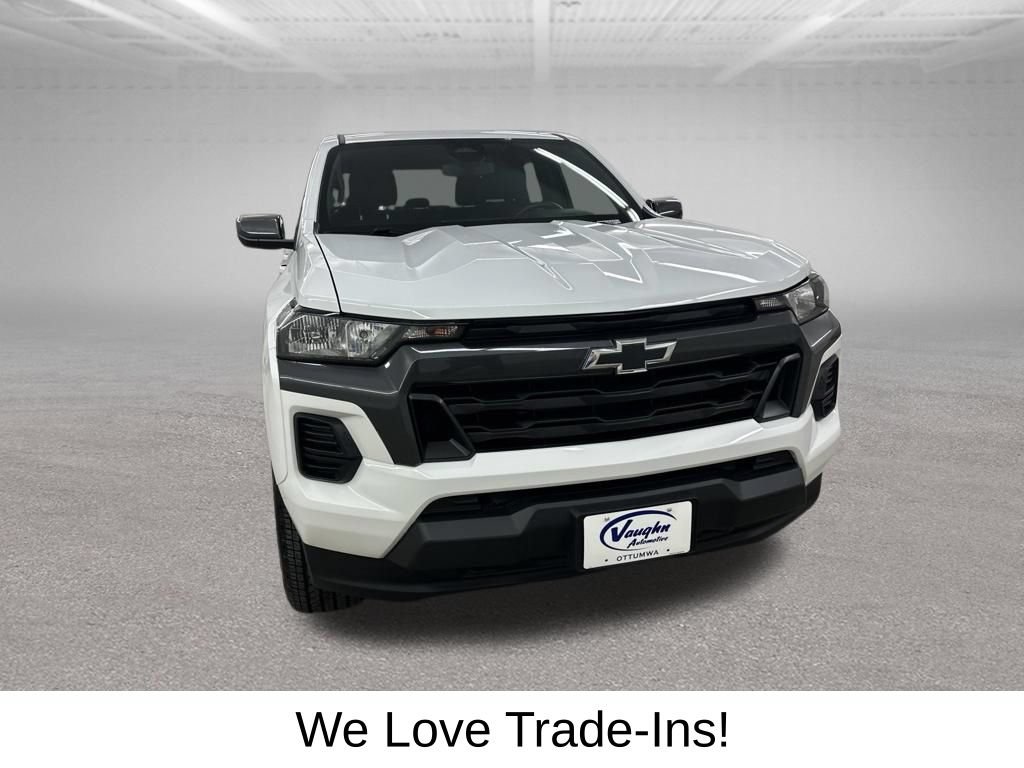 Used 2024 Chevrolet Colorado LT AWD/4WD image 3