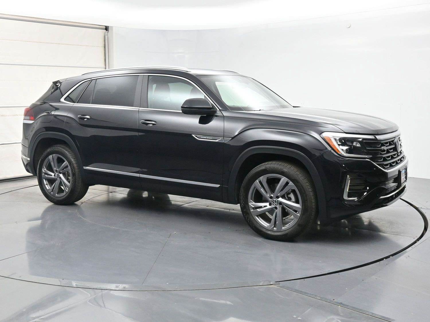 Certified 2024 Volkswagen Atlas Cross Sport SEL R-Line AWD/4WD image 31