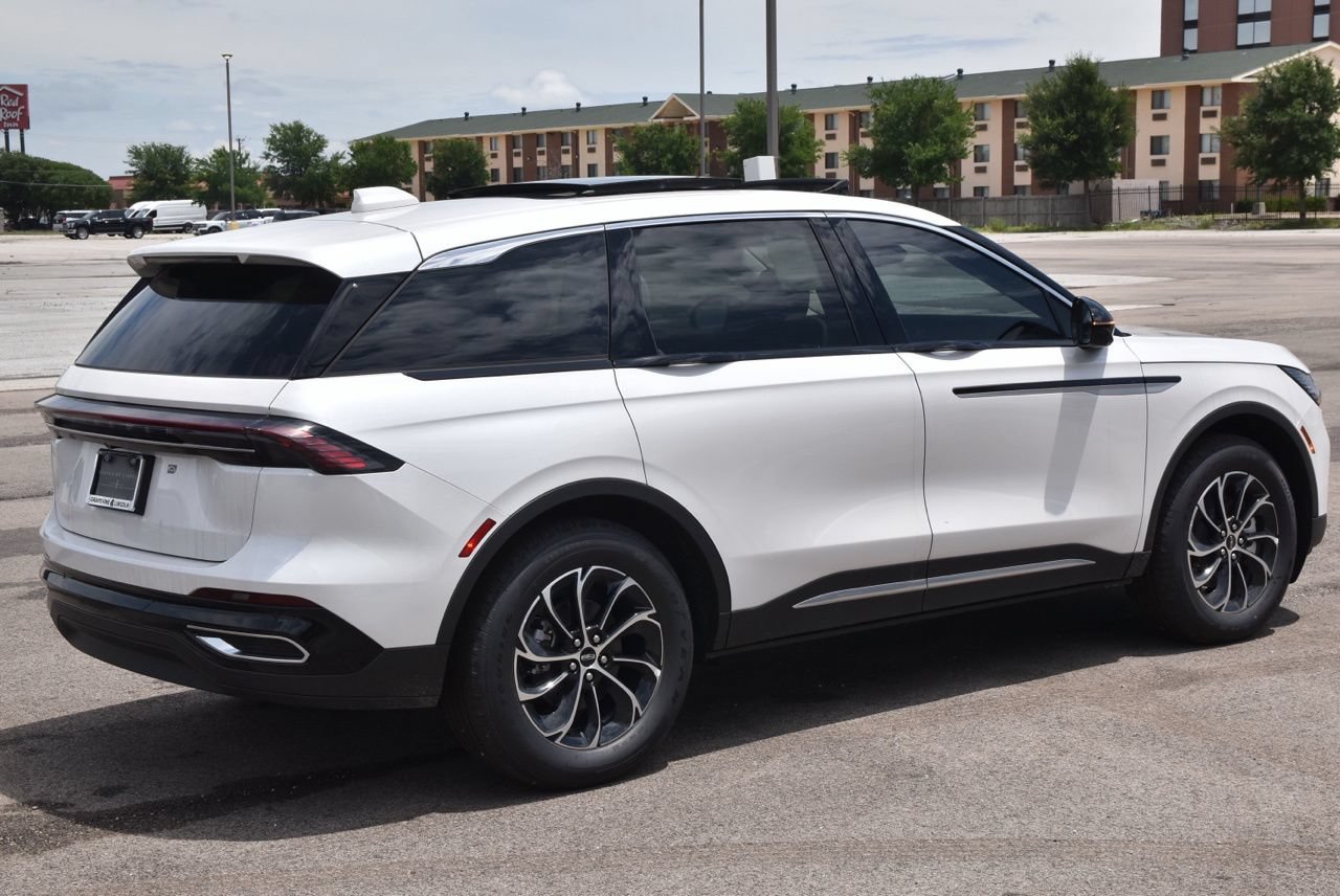 New 2026 Lincoln Nautilus Premier w/ Equipment Group 102A AWD/4WD image 6