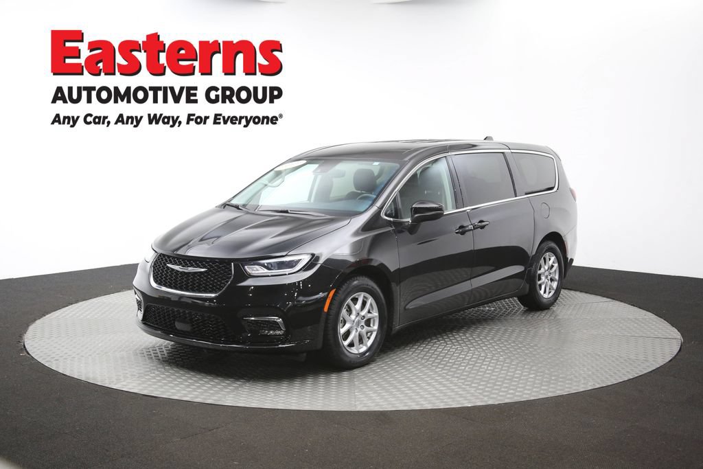 Used 2023 Chrysler Pacifica Touring-L FWD image 59
