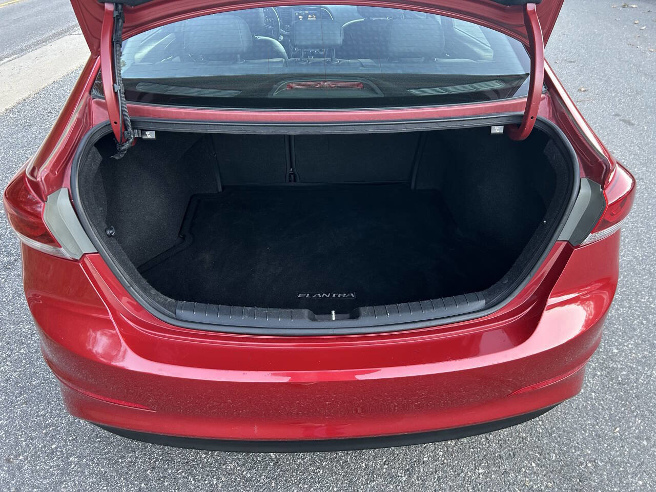 Used 2017 Hyundai Elantra Limited image 23