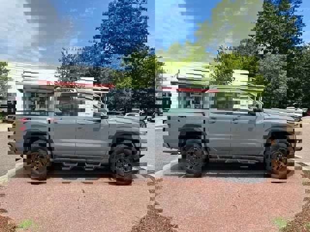 New 2025 Nissan Frontier PRO-4X w/ Pro Convenience Package