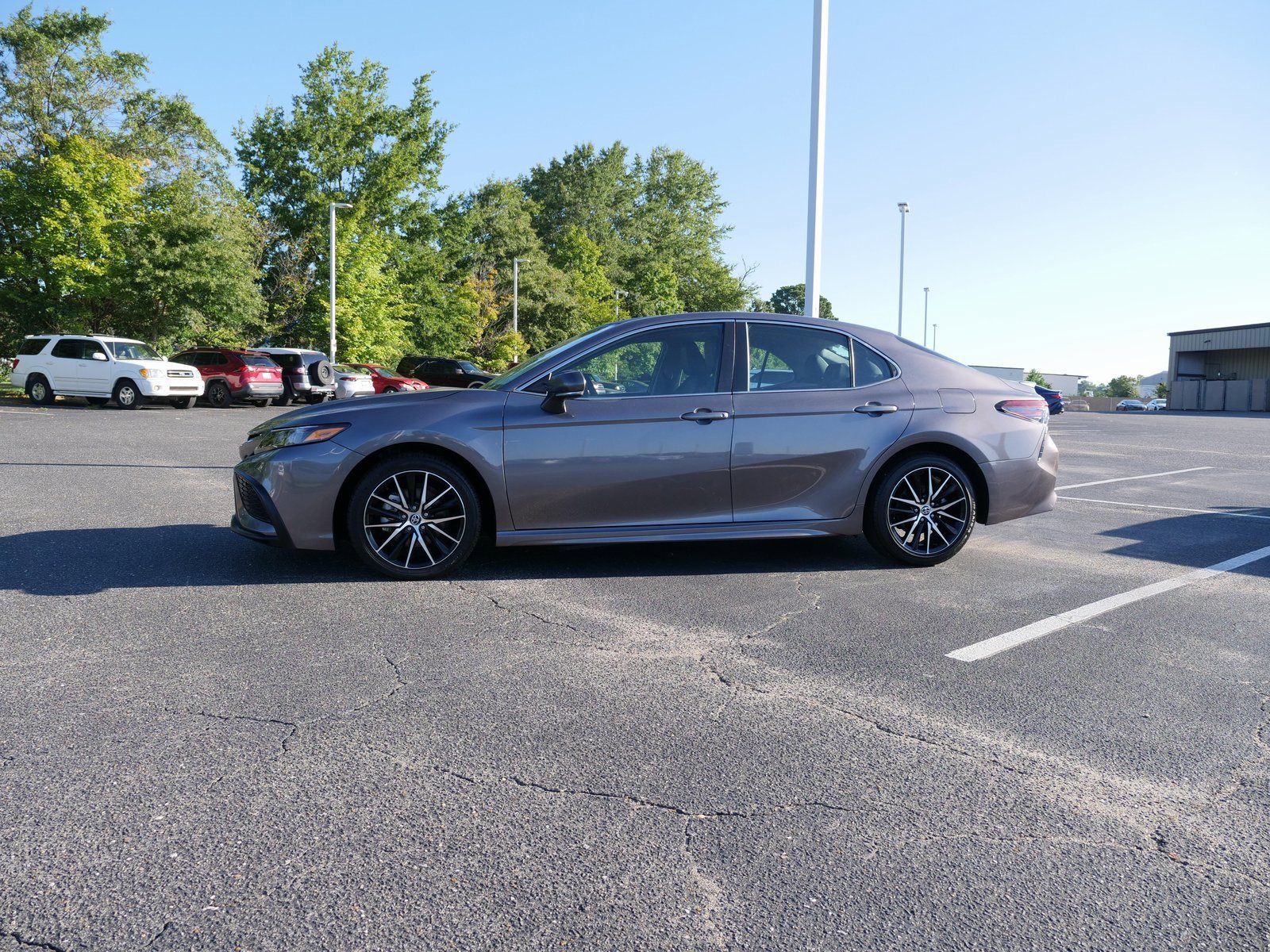 Used 2023 Toyota Camry SE image 7