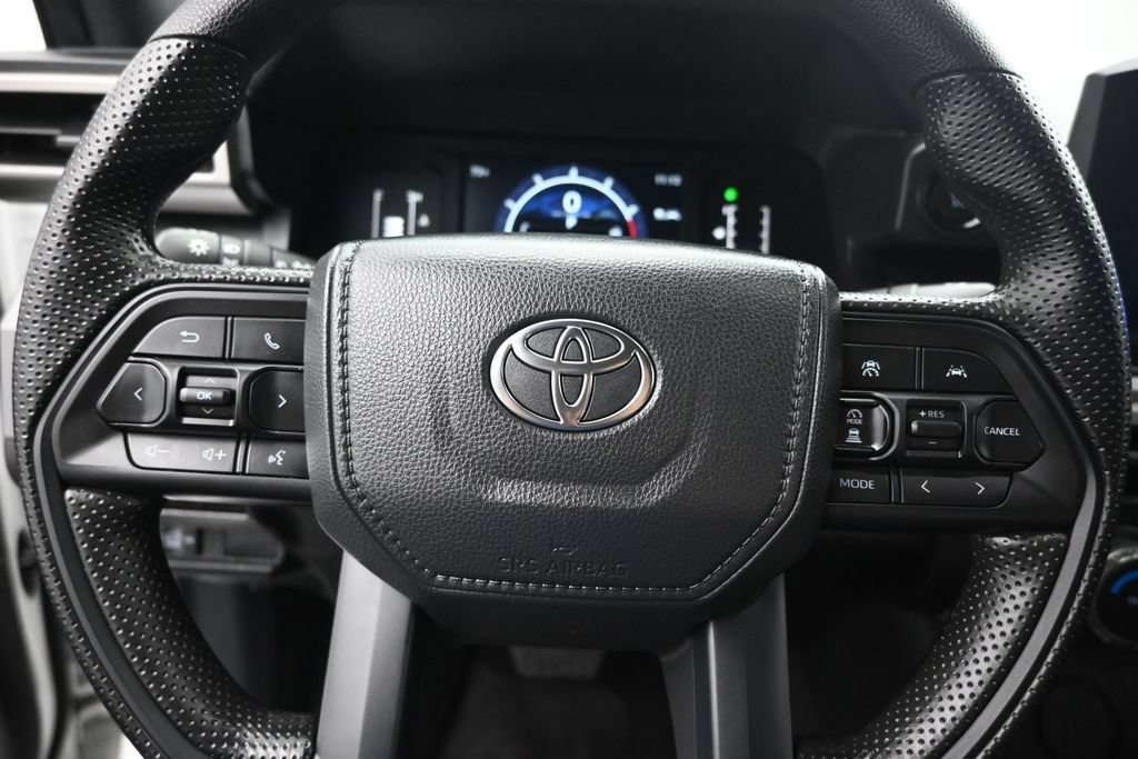 Used 2025 Toyota Tacoma SR5 AWD/4WD image 11