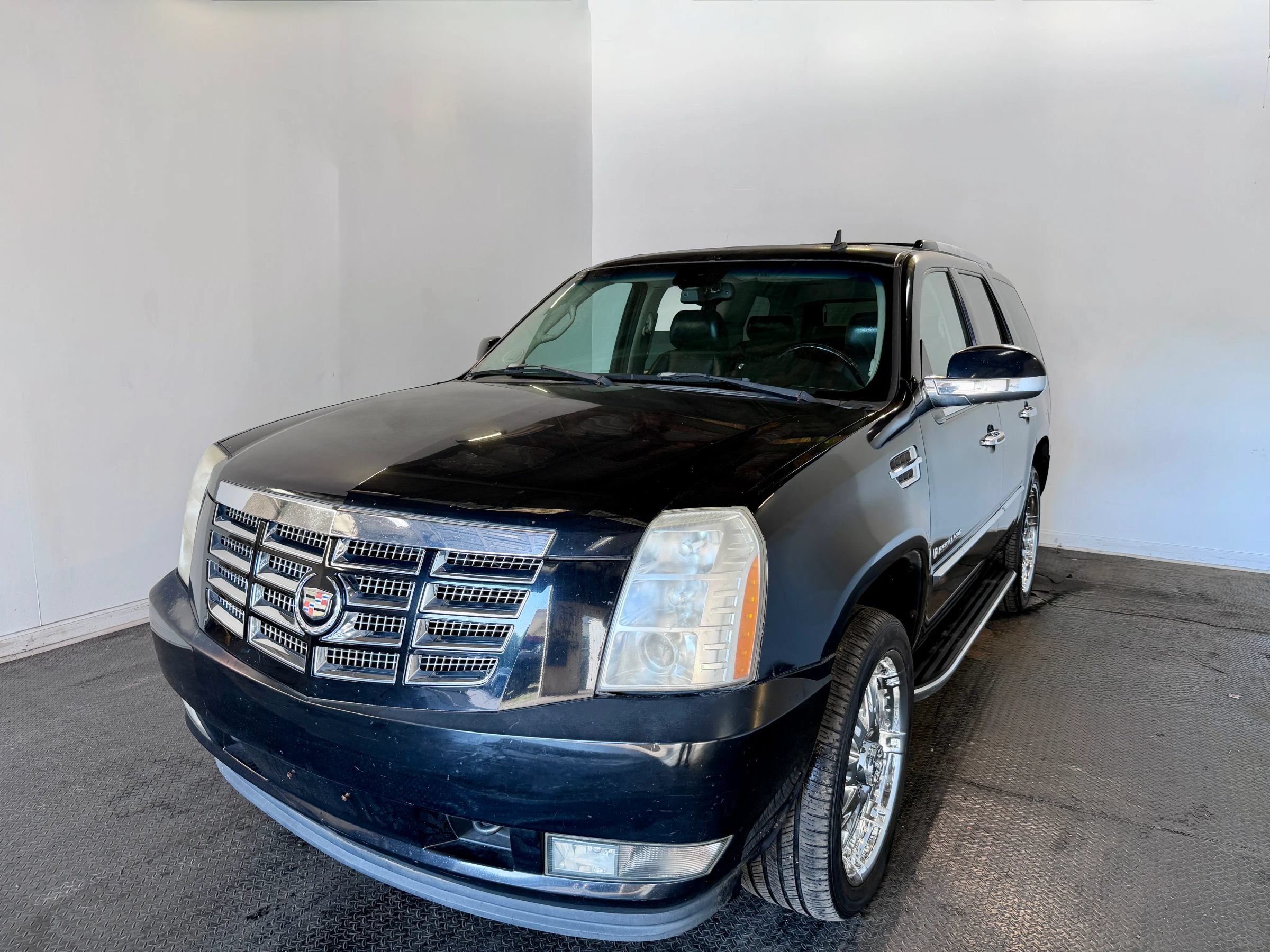 Used 2008 Cadillac Escalade AWD image 2