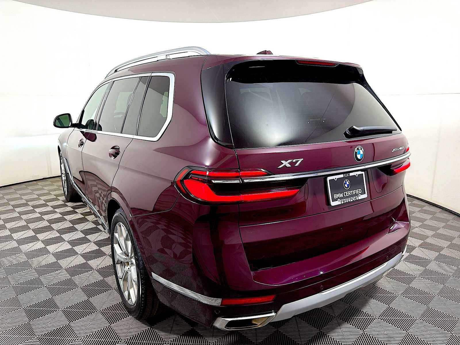 Certified 2024 BMW X7 xDrive40i w/ Premium Package image 5