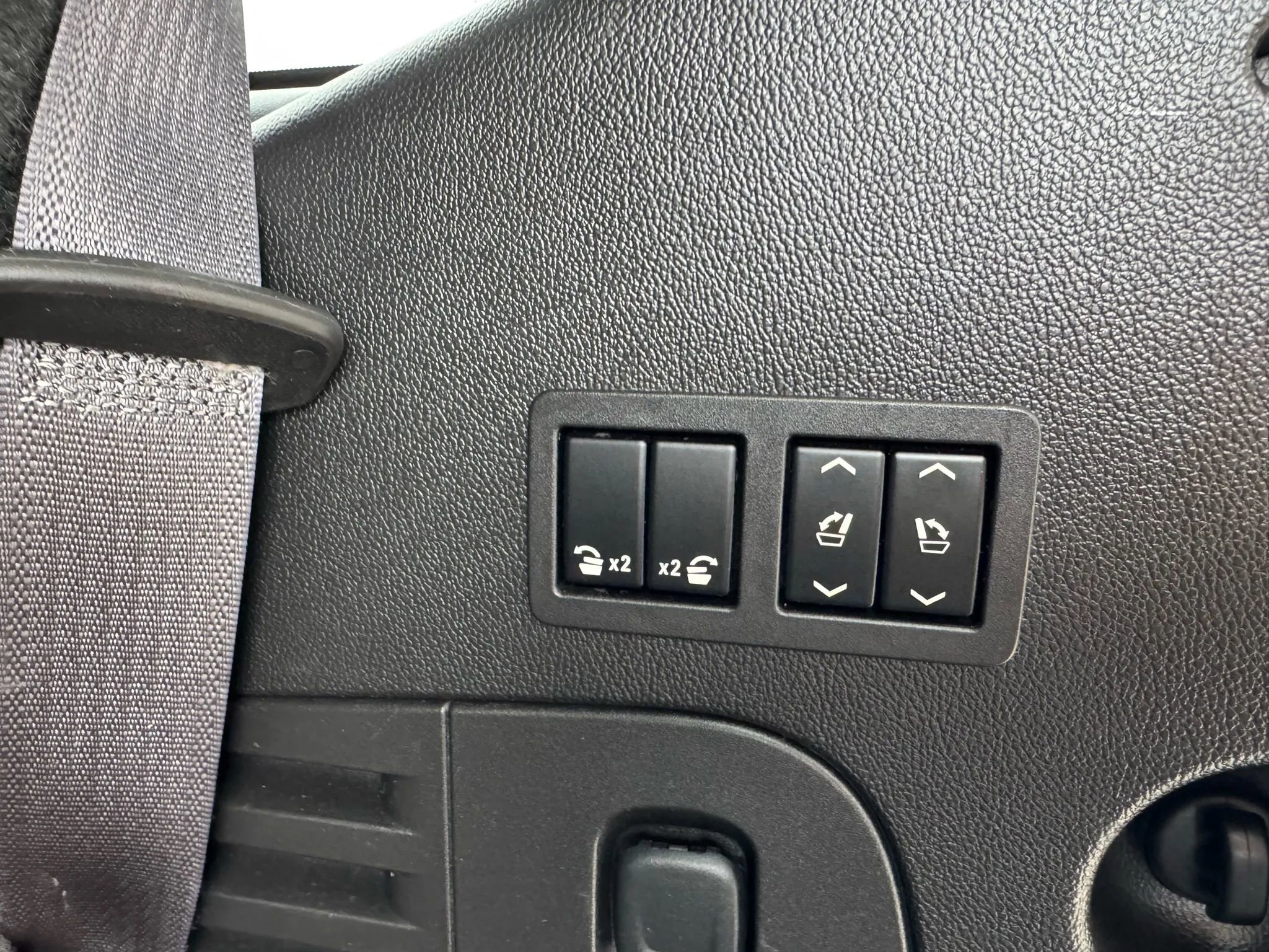 Used 2015 GMC Yukon Denali w/ Open Road Package image 17