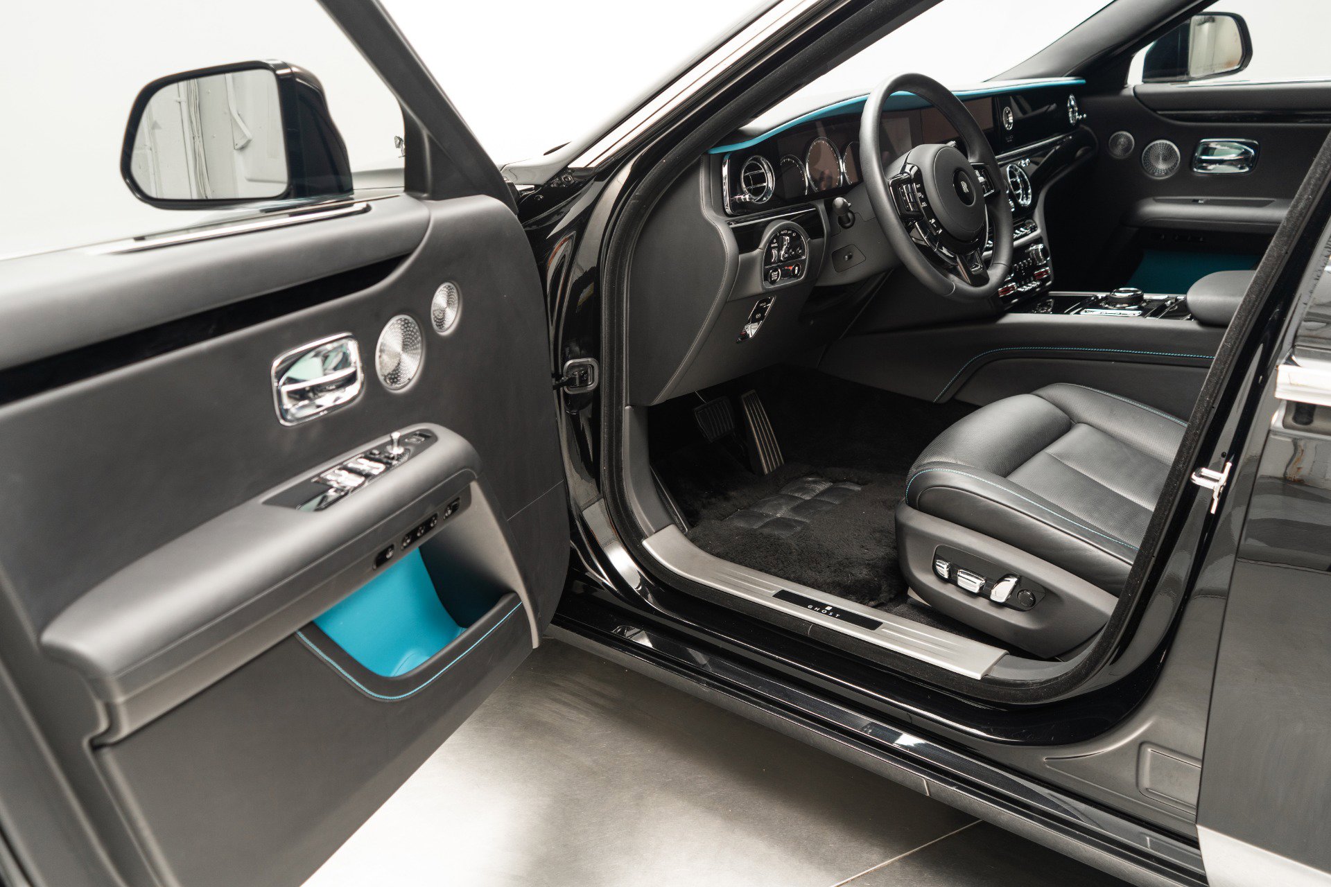 Used 2022 Rolls-Royce Ghost w/ Ghost Package image 23