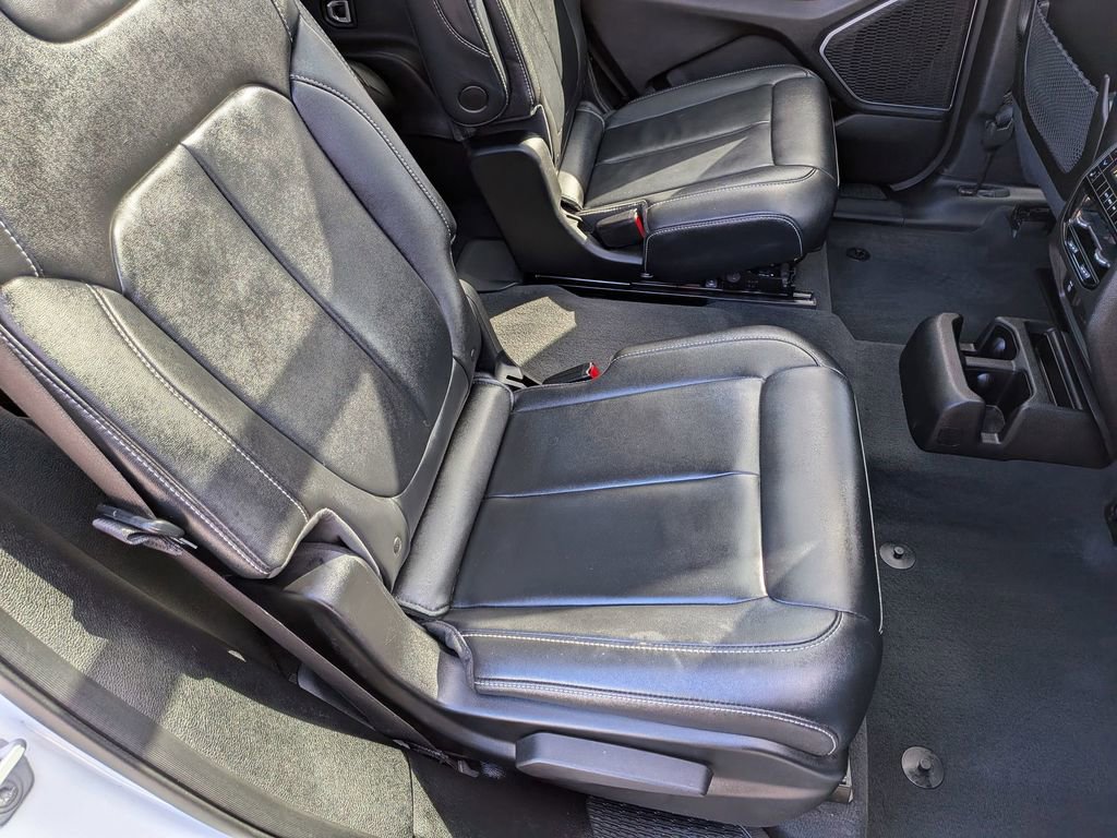 Certified 2023 Jeep Grand Cherokee L Limited w/ Black Appearance Package image 28