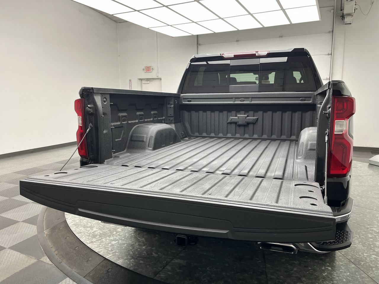 Certified 2024 Chevrolet Silverado 1500 LTZ AWD/4WD image 33