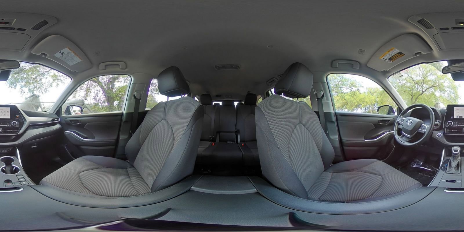 Used 2025 Toyota Highlander LE image 43