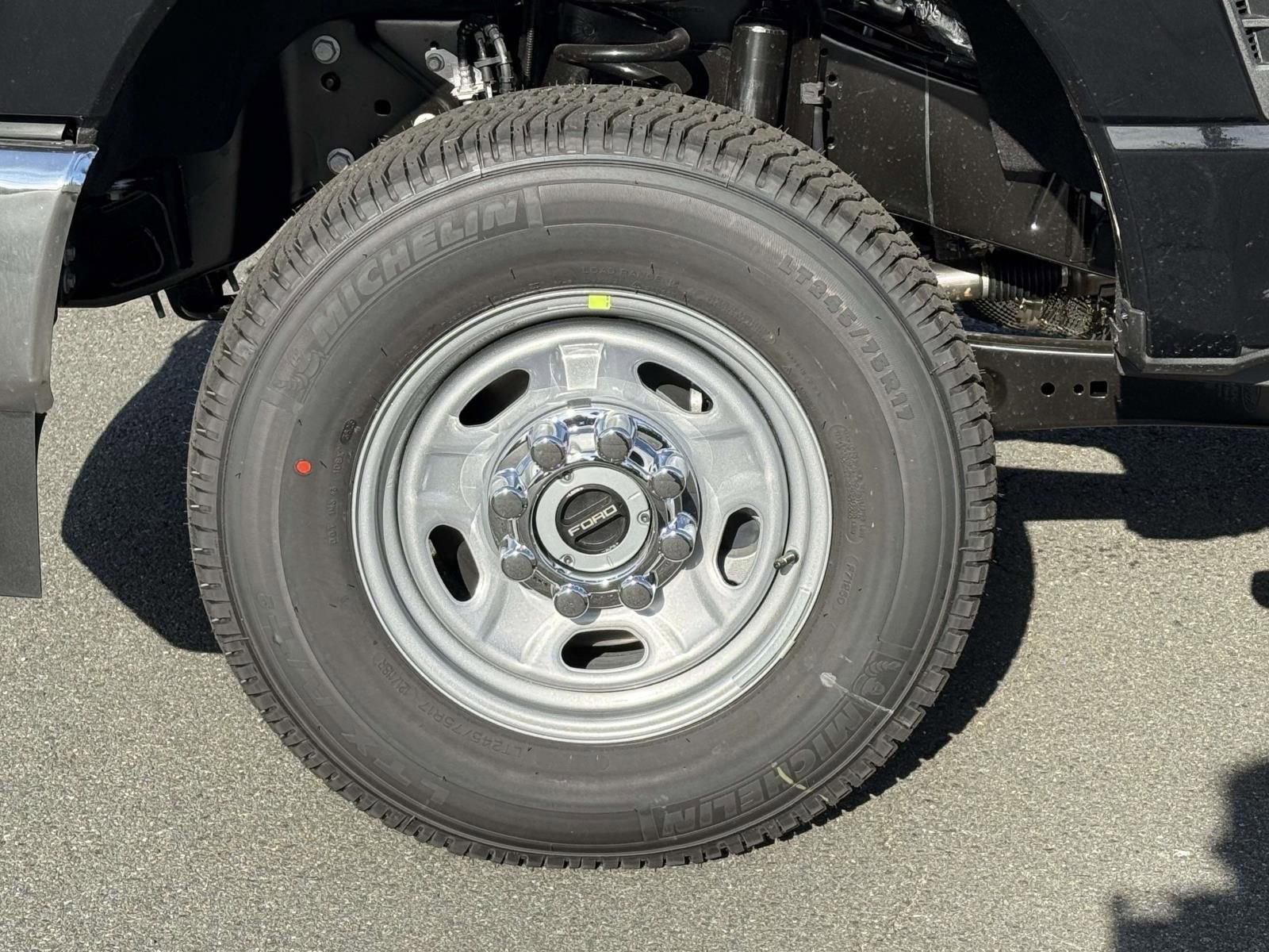 New 2026 Ford F250 XL w/ XL Chrome Package image 7