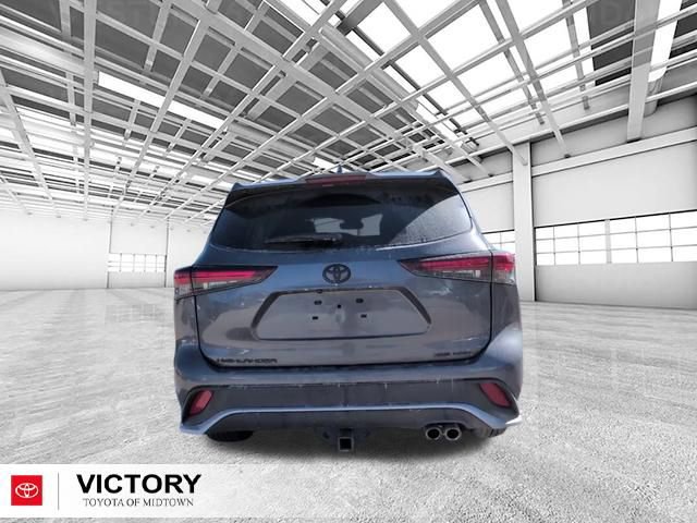 Used 2024 Toyota Highlander XSE image 3