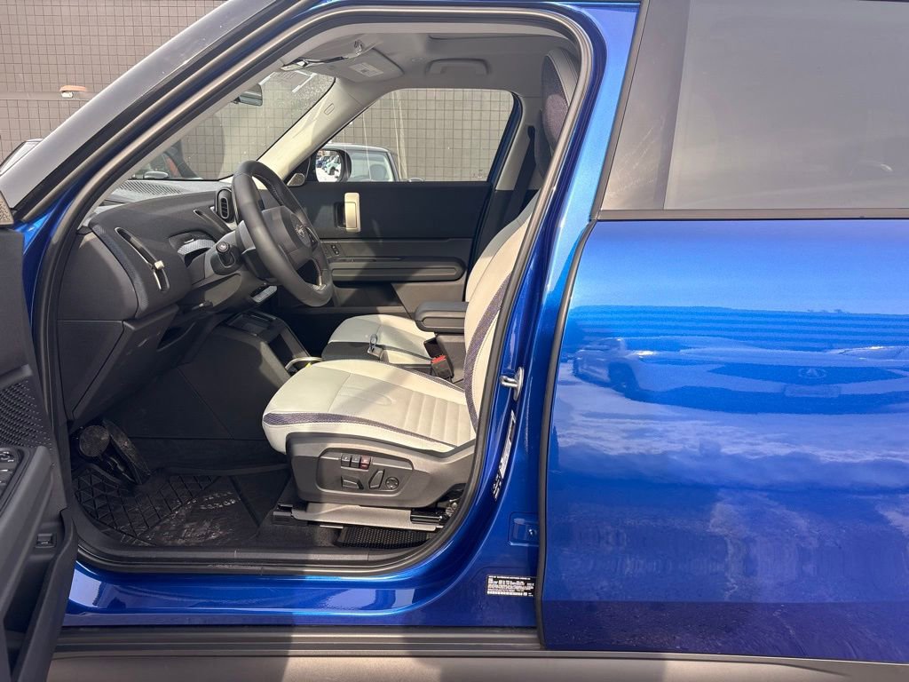 Used 2025 MINI Cooper Countryman S w/ Comfort Package Max image 32