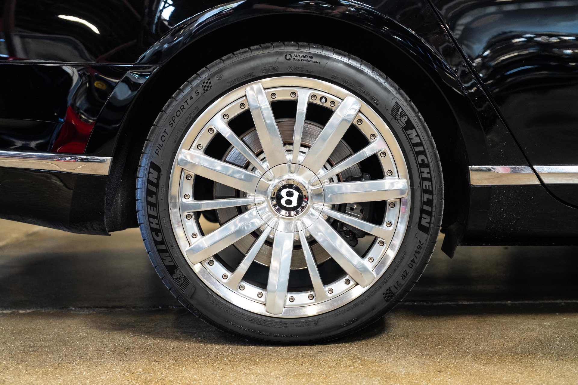 Used 2014 Bentley Mulsanne image 28