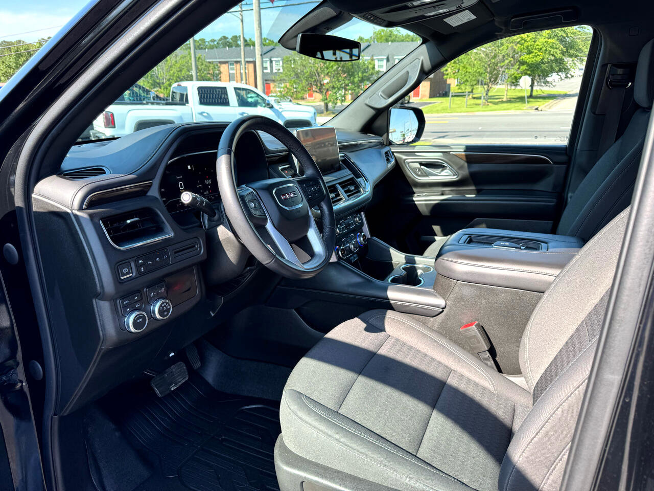 Used 2022 GMC Yukon SLE image 16