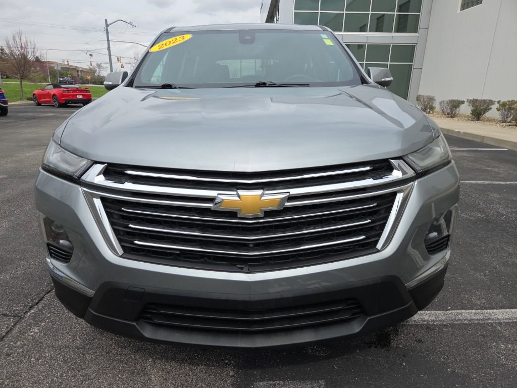 Used 2023 Chevrolet Traverse LT FWD image 3
