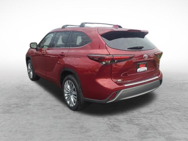 Certified 2025 Toyota Highlander Platinum image 5