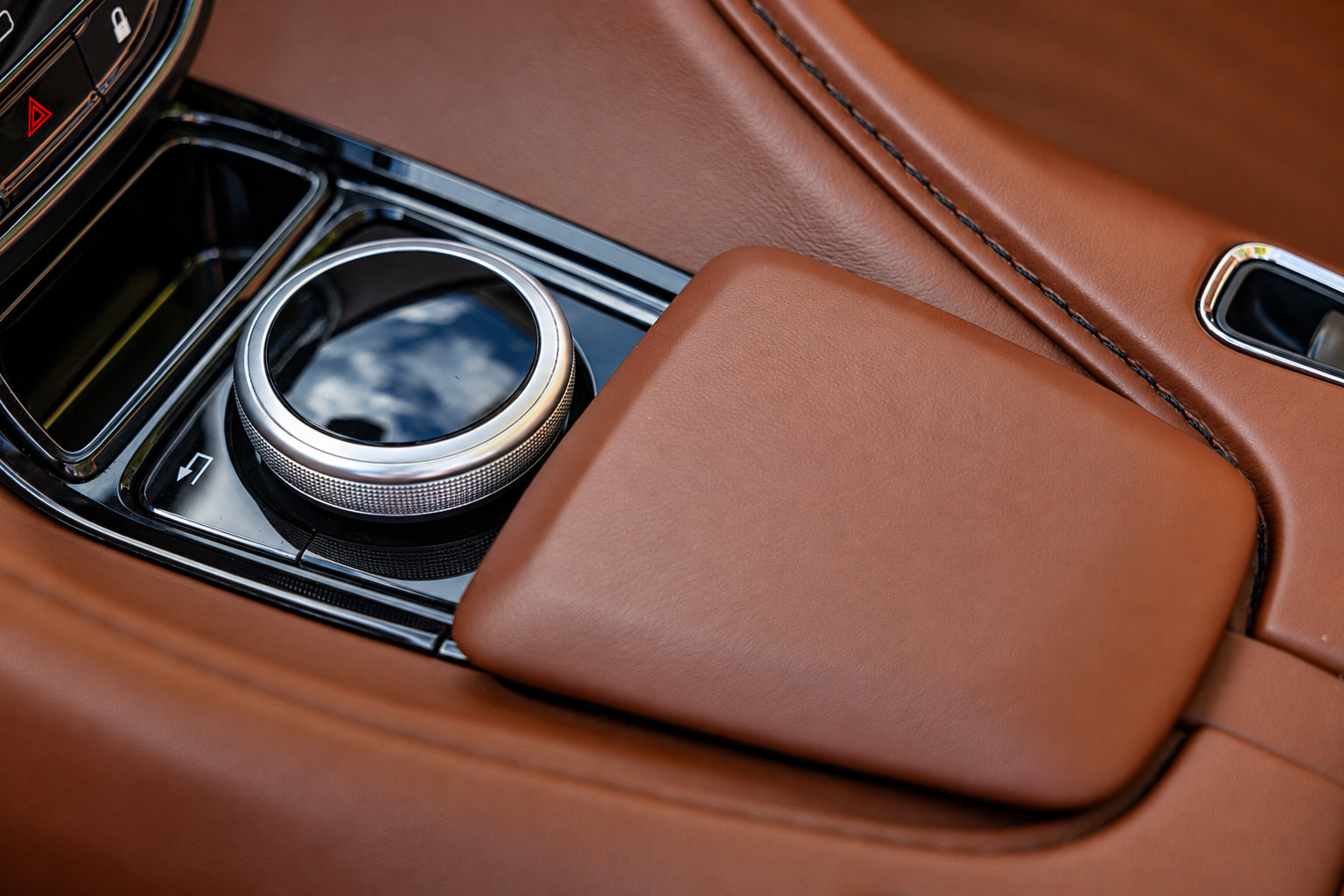Used 2019 Aston Martin DB11 Volante RWD image 38