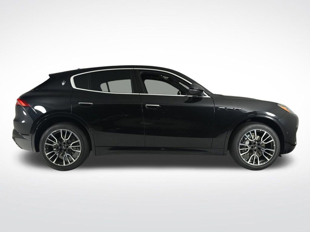 Used 2025 Maserati Grecale GT image 6