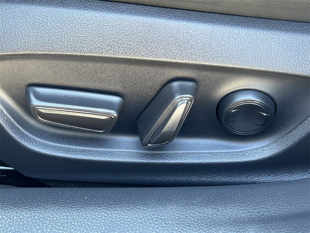 Used 2025 Toyota Prius XLE image 18