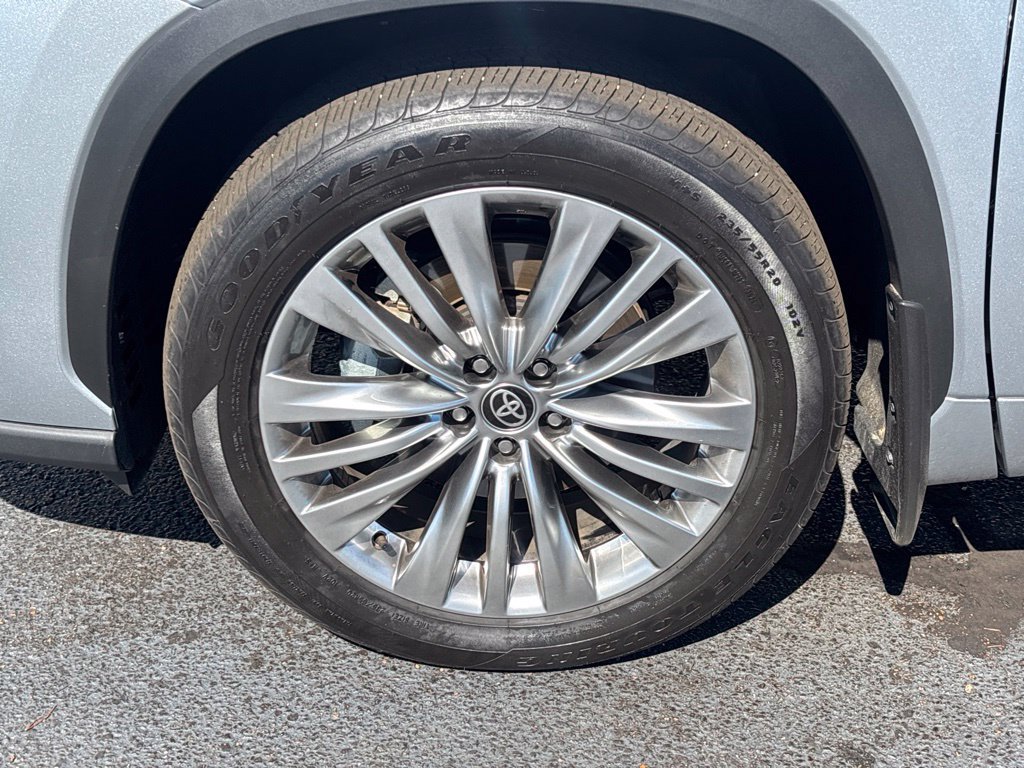 Used 2025 Toyota Highlander Platinum AWD/4WD image 27