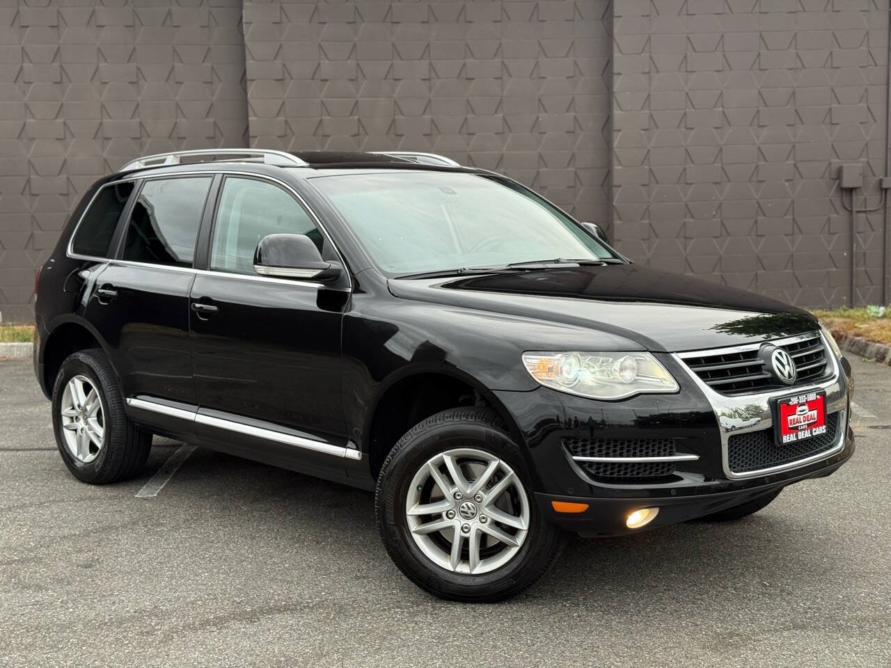 Used 2008 Volkswagen Touareg V6 AWD/4WD image 2