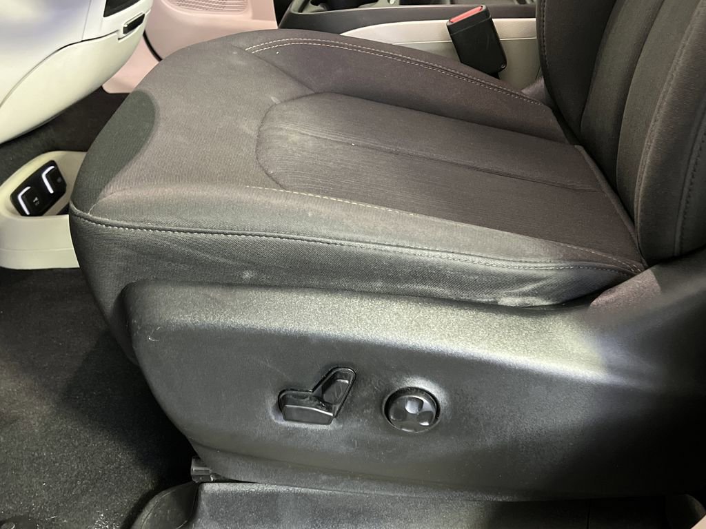 Used 2019 Chrysler Pacifica Touring Plus image 19