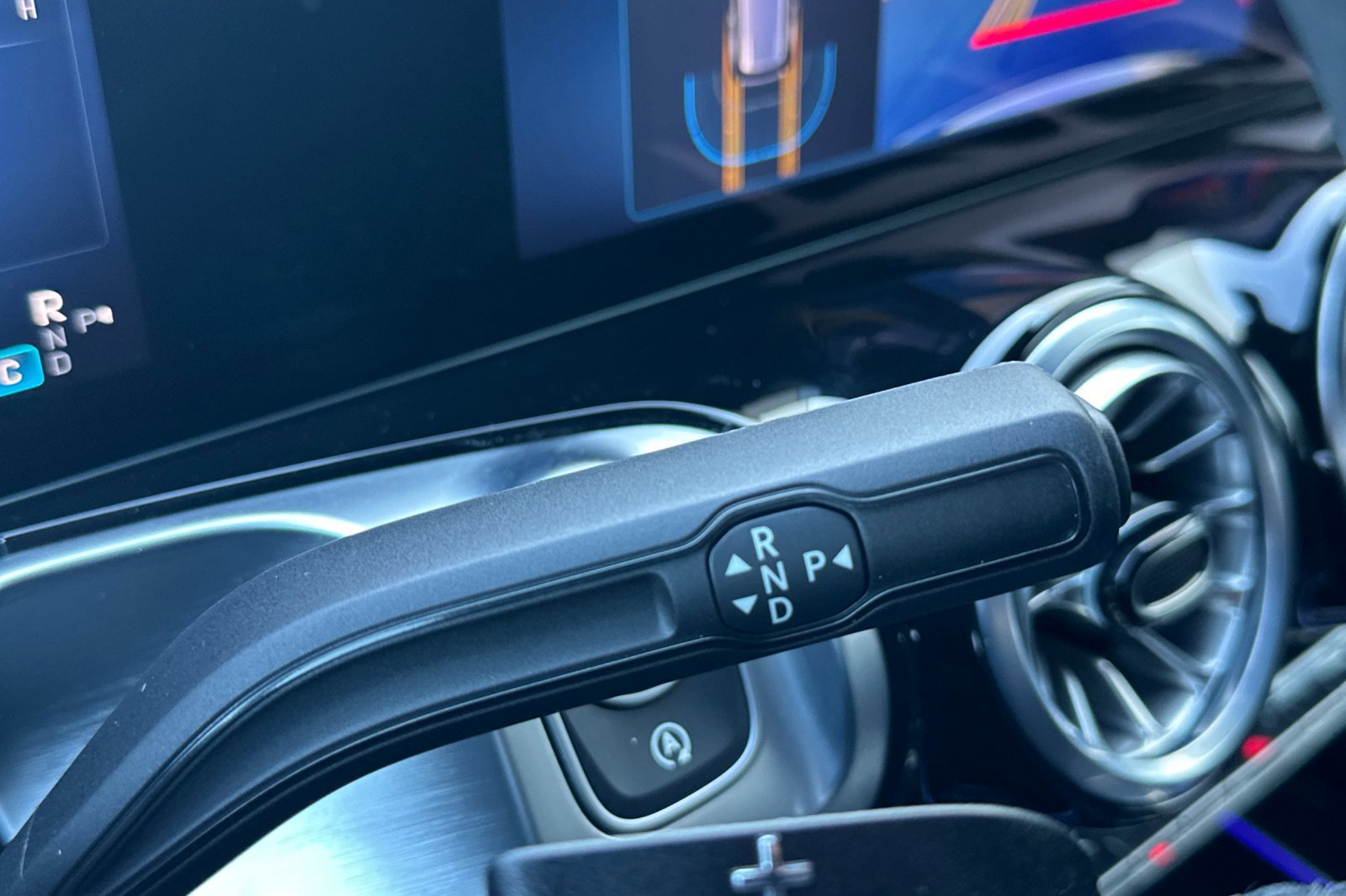 Certified 2025 Mercedes-Benz GLB 250 4MATIC image 22