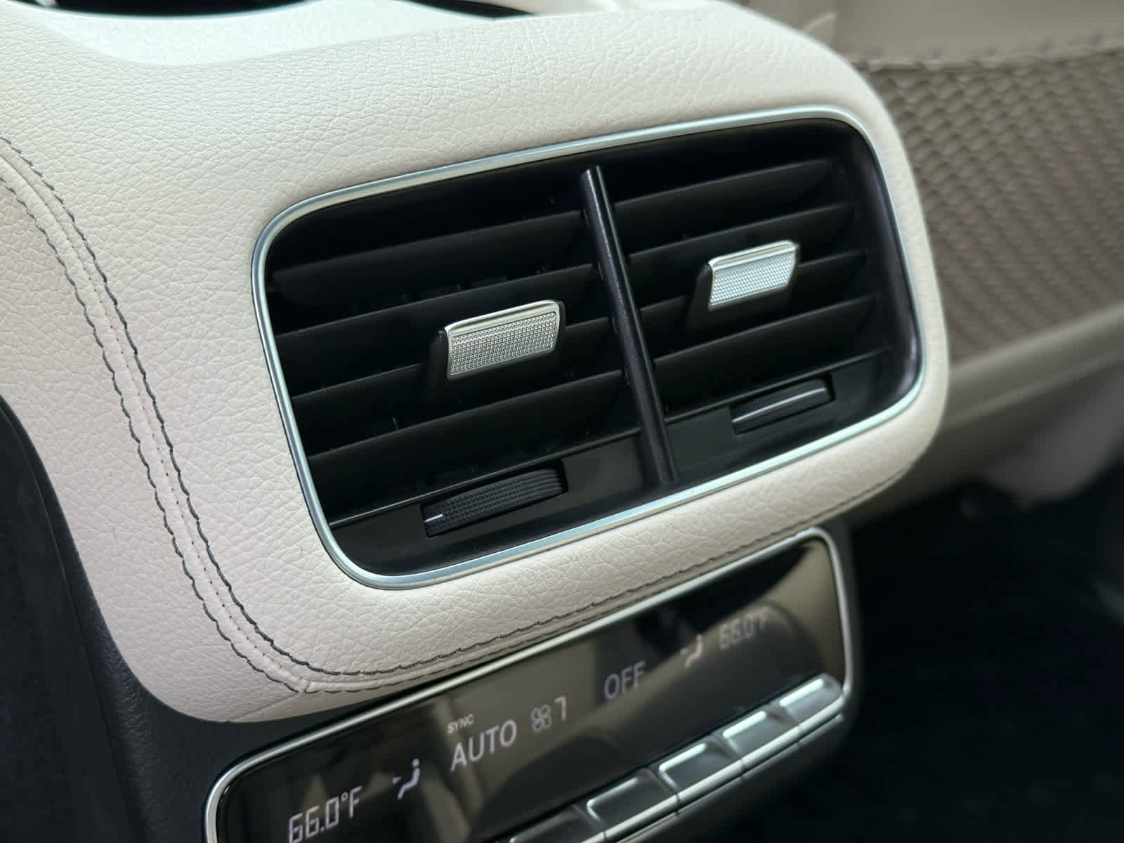 New 2026 Mercedes-Benz GLS 580 4MATIC image 32