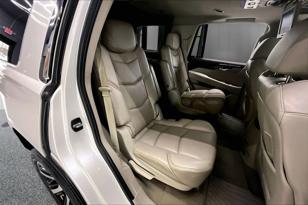 Used 2015 Cadillac Escalade Luxury AWD/4WD image 27