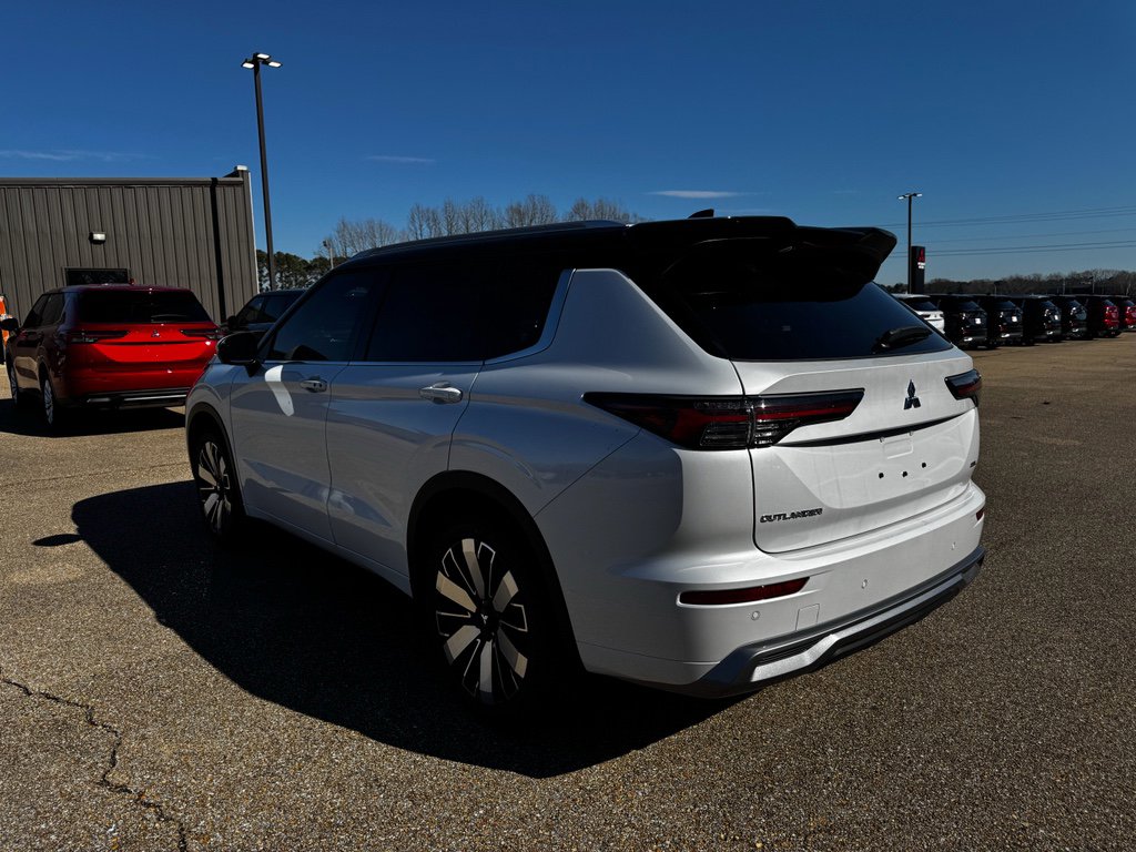 New 2026 Mitsubishi Outlander SEL image 3