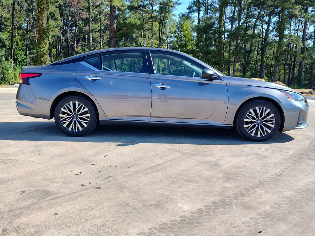 Used 2024 Nissan Altima 2.5 SV image 8