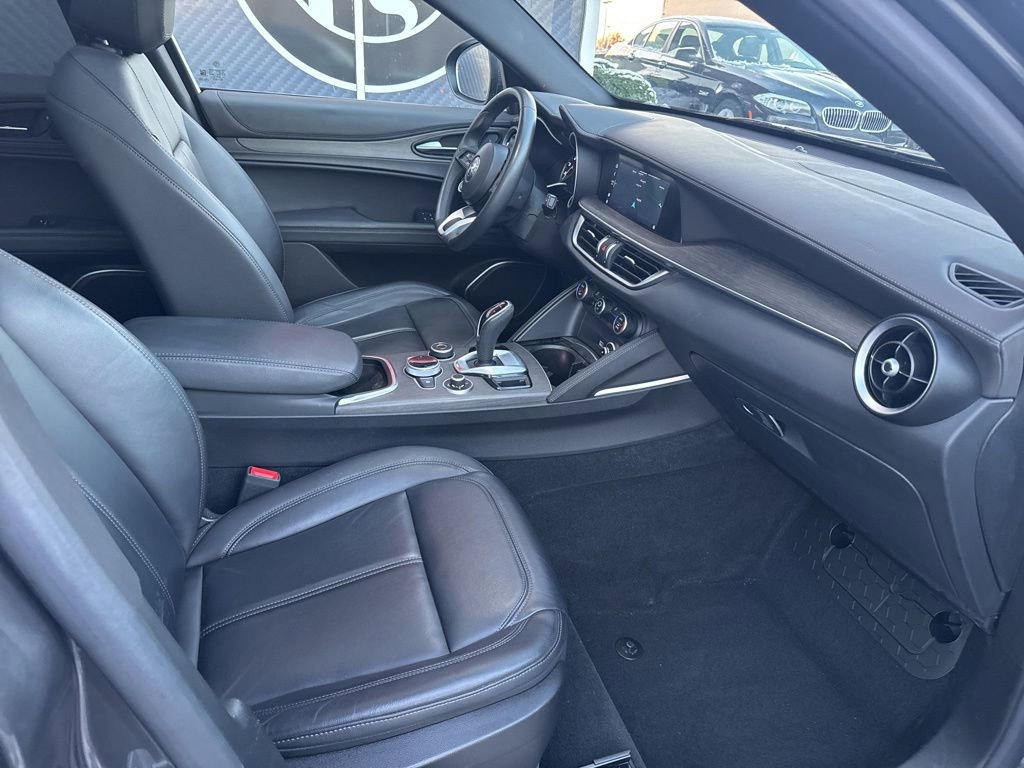 Used 2023 Alfa Romeo Stelvio Ti image 59