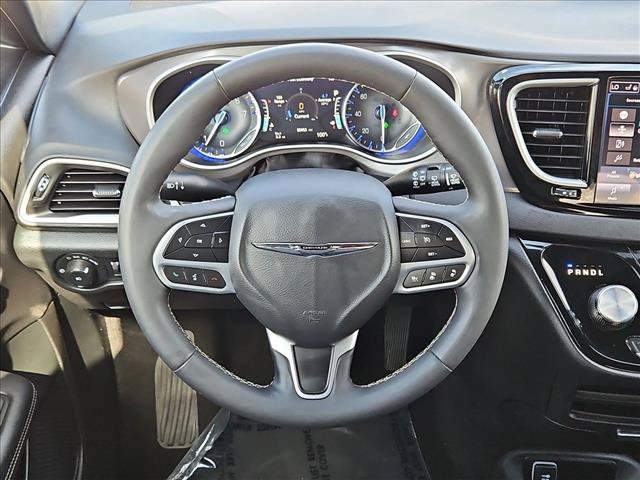 Used 2025 Chrysler Pacifica Select FWD image 13