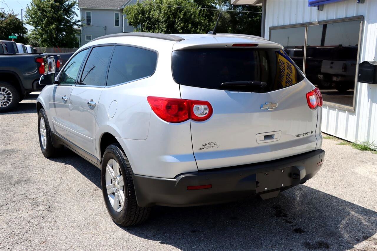 Used 2010 Chevrolet Traverse LT w/ Personal Connectivity Package image 3