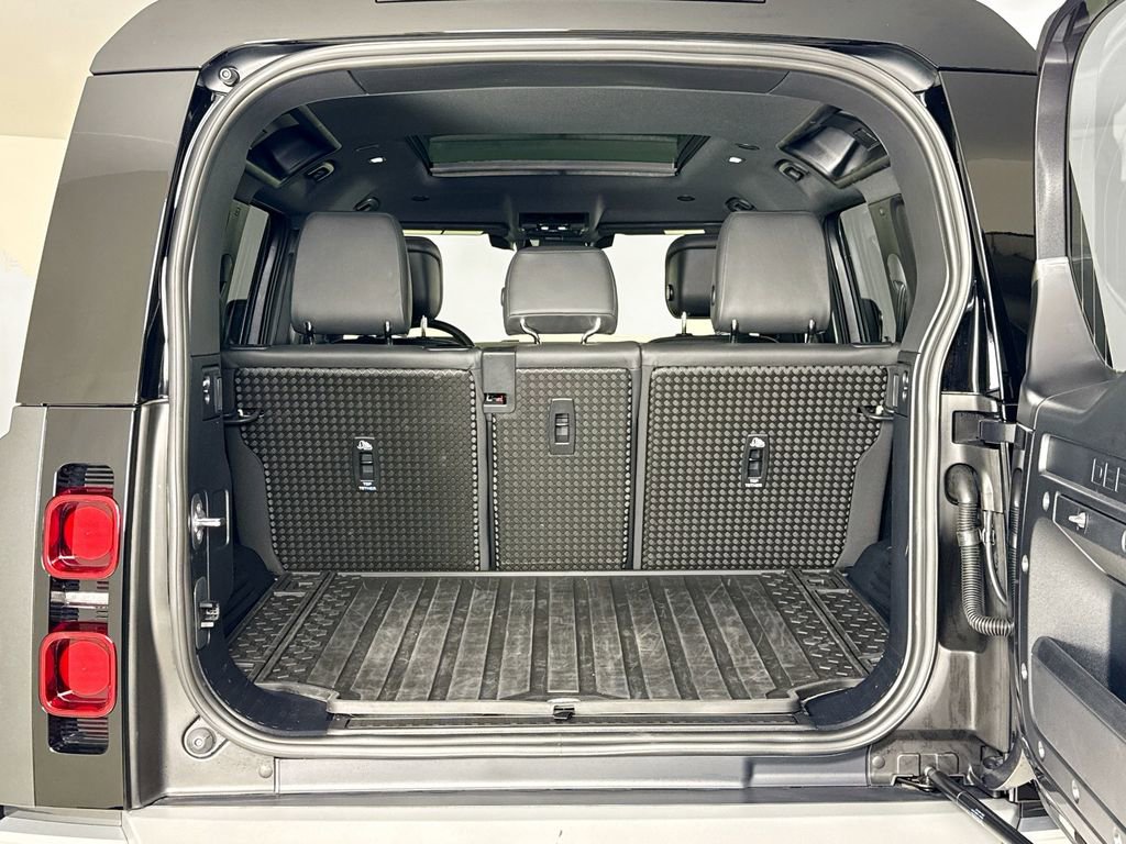 Used 2025 Land Rover Defender 110 S image 25