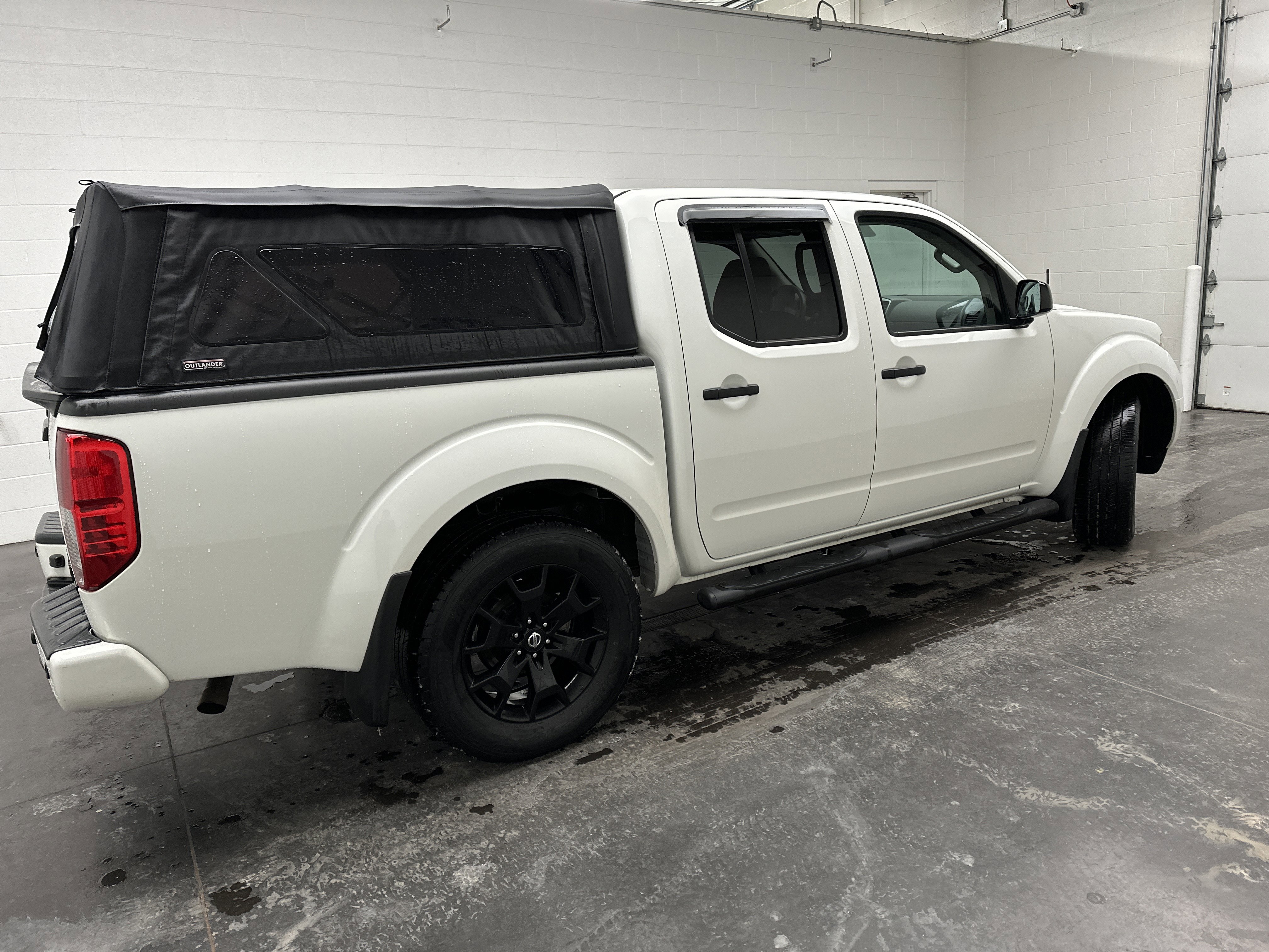 Used 2021 Nissan Frontier SV w/ Midnight Edition Floor Mats image 8