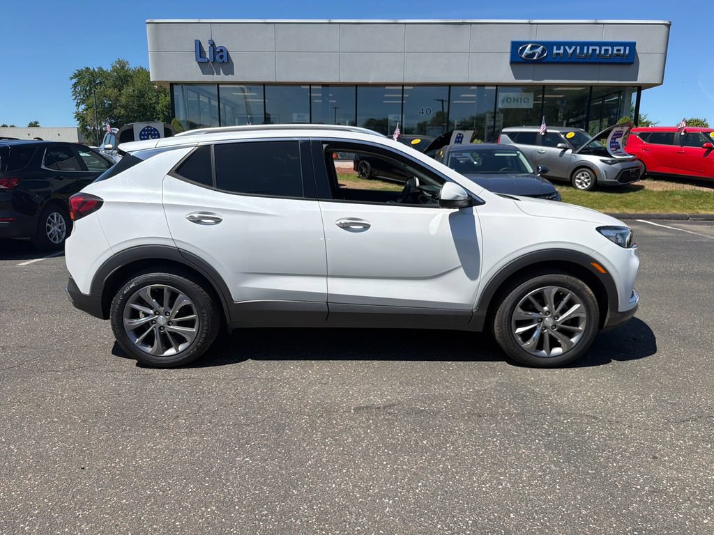 Used 2022 Buick Encore GX Essence w/ Advanced Technology Package AWD/4WD image 2