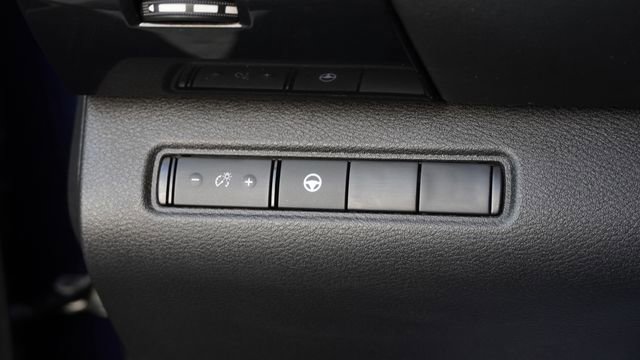 Used 2024 Nissan Pathfinder SV image 23