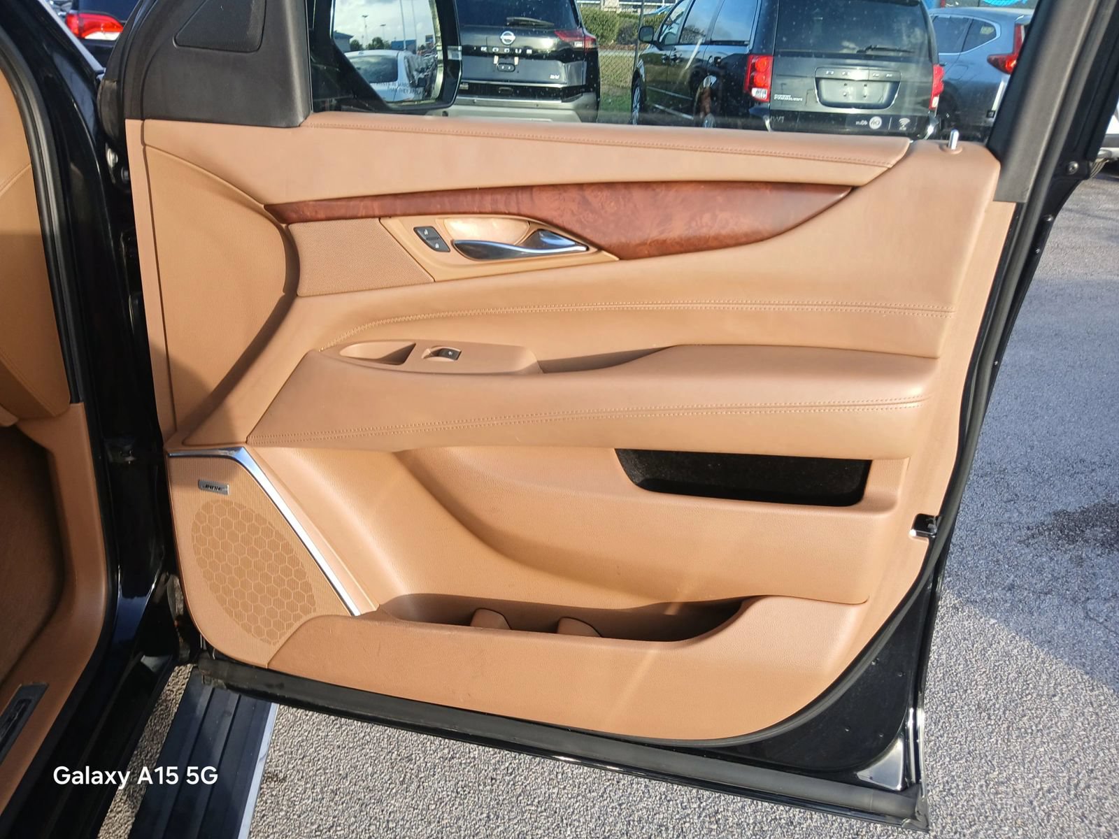 Used 2016 Cadillac Escalade Platinum RWD image 17