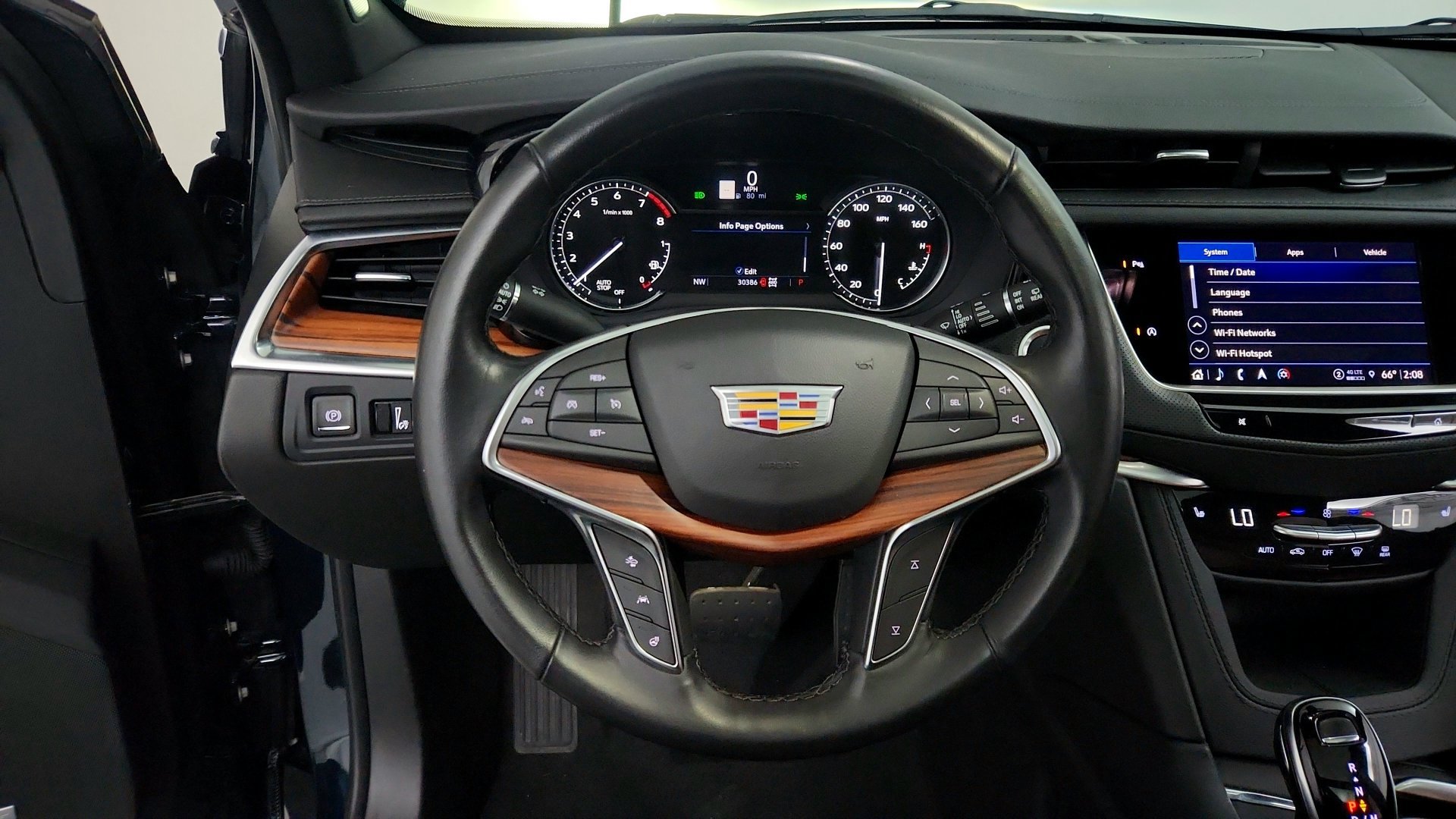 Certified 2024 Cadillac XT5 Premium Luxury w/ LPO, Floor Liner Package AWD/4WD image 18