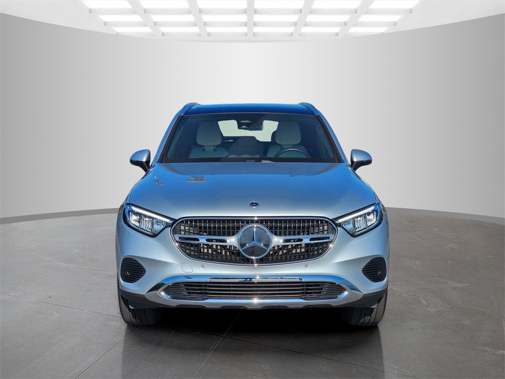 Used 2025 Mercedes-Benz GLC 300 image 2