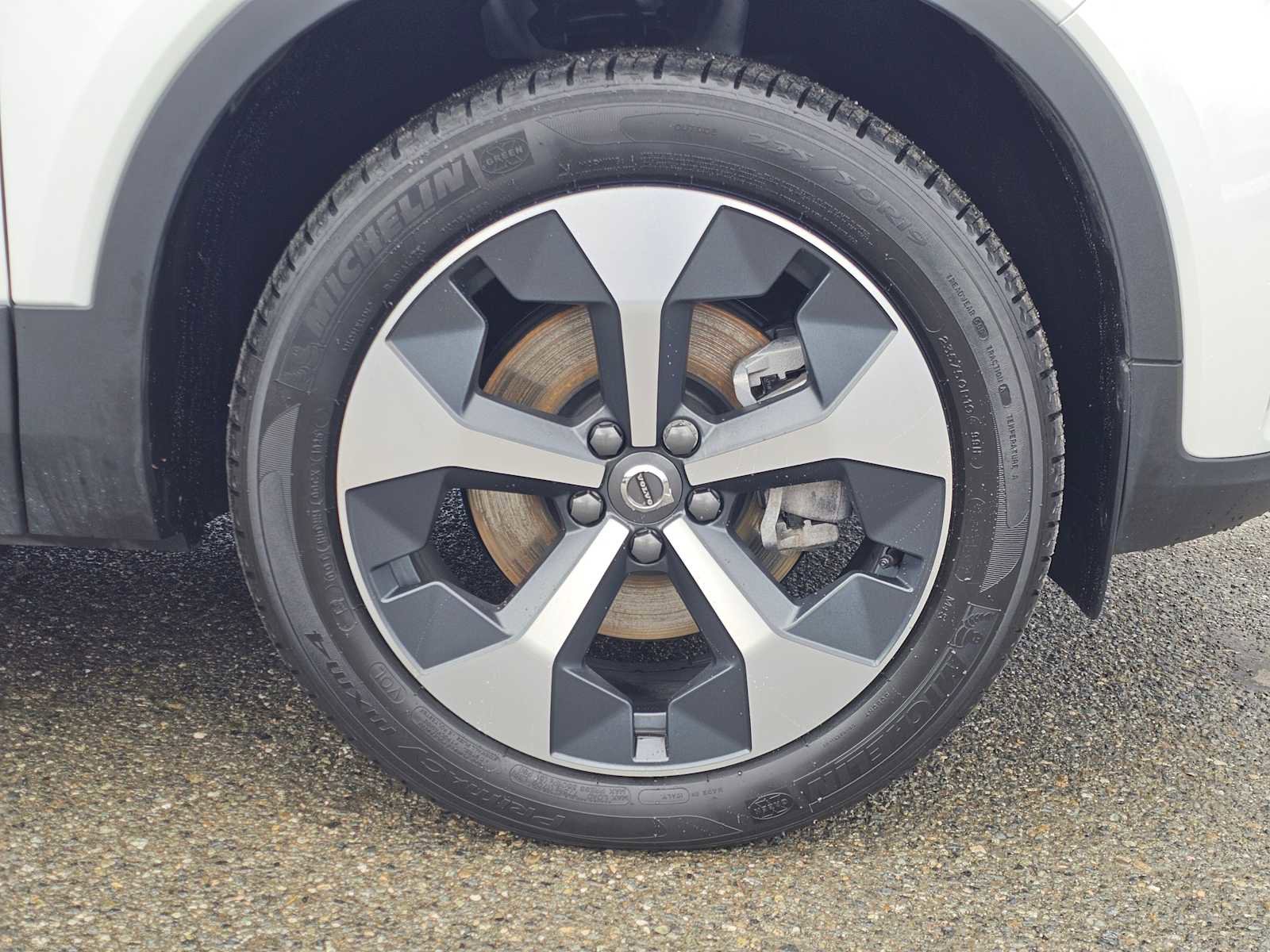 Used 2025 Volvo XC40 B5 Core w/ Protection Package Premier image 9