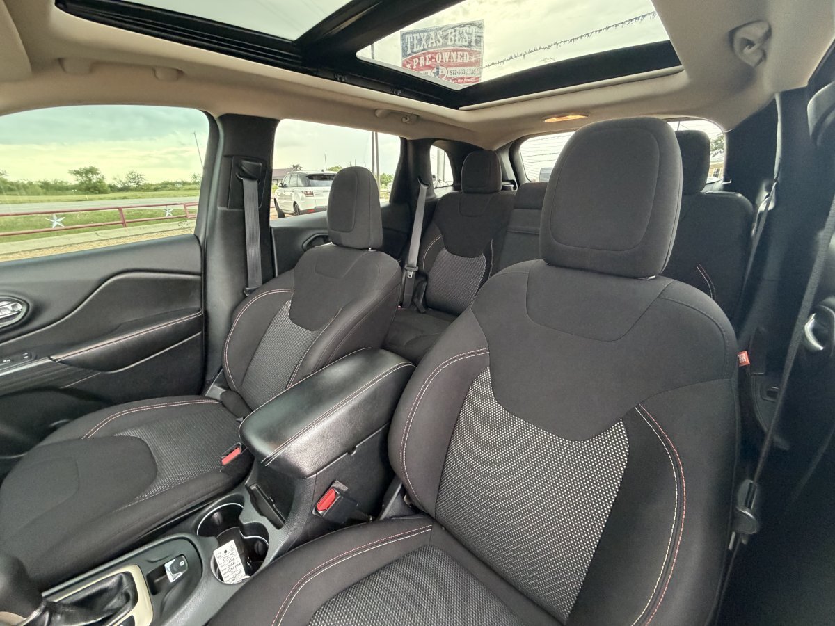 Used 2016 Jeep Cherokee 75th Anniversary FWD image 20