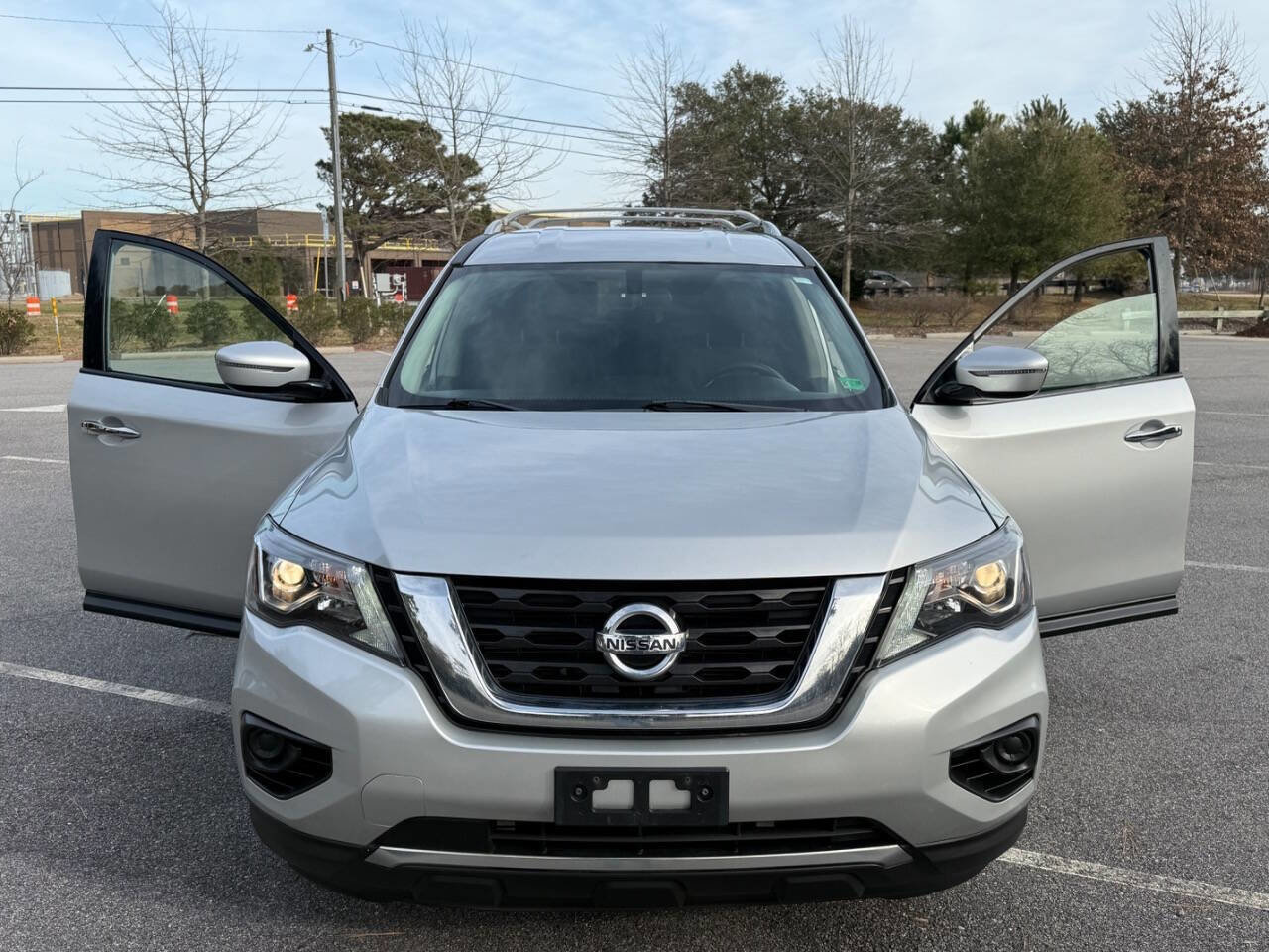 Used 2017 Nissan Pathfinder S image 3