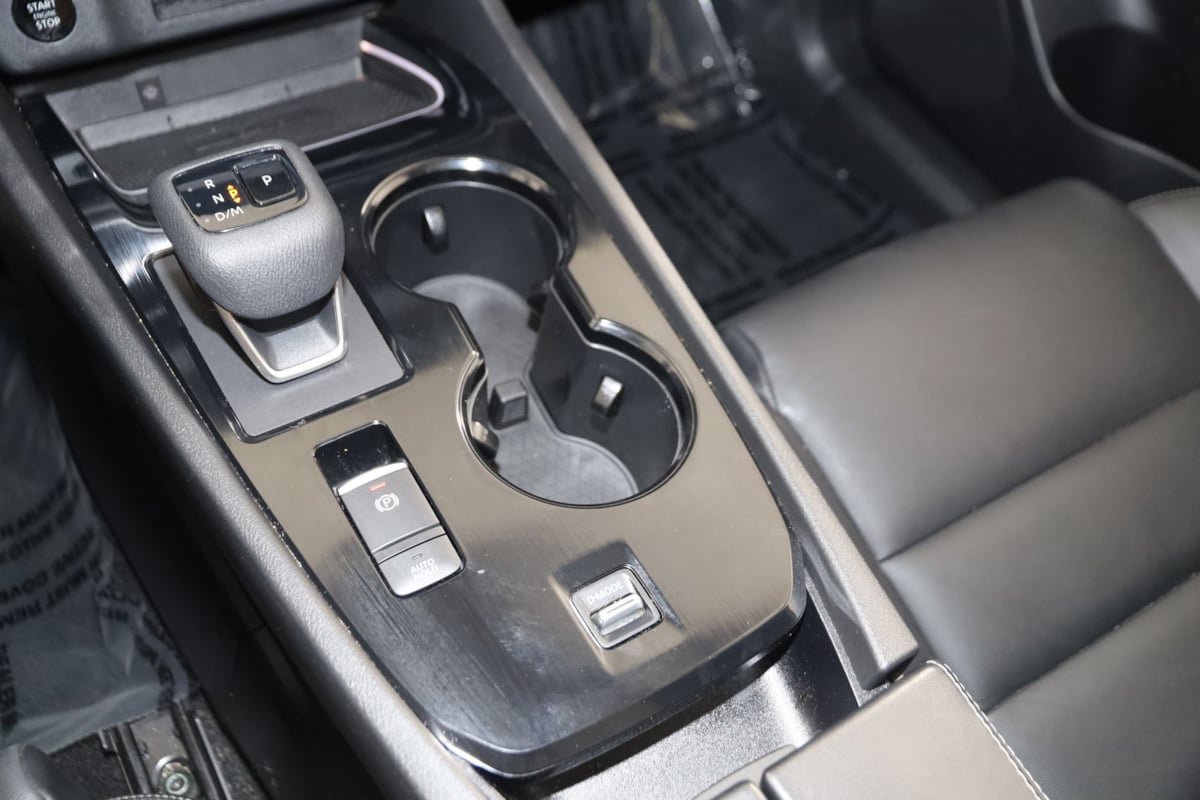 Used 2025 Nissan Rogue SL w/ Tech Package FWD image 29