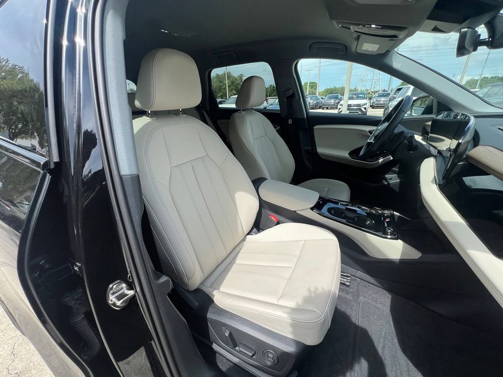 Used 2025 Audi Q6 e-tron Premium w/ Convenience Package RWD image 31